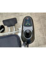 Fauteuil roulant électrique pliable Easy Pro à 4 roues, 500 watts, avec joystick et longue autonomie. – Image 3